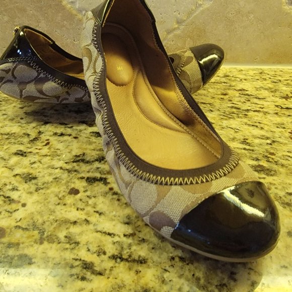 Coach Wanda Signature Logo Patent Flats Brown Tan Size 7 - Picture 2 of 4
